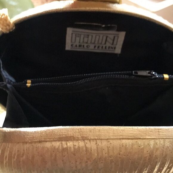 CARLO FELLINI GOLD METALLIC CLAM VINTAGE FORMAL PURSE LIKE NEW WEDDING PROM - Picture 6 of 6